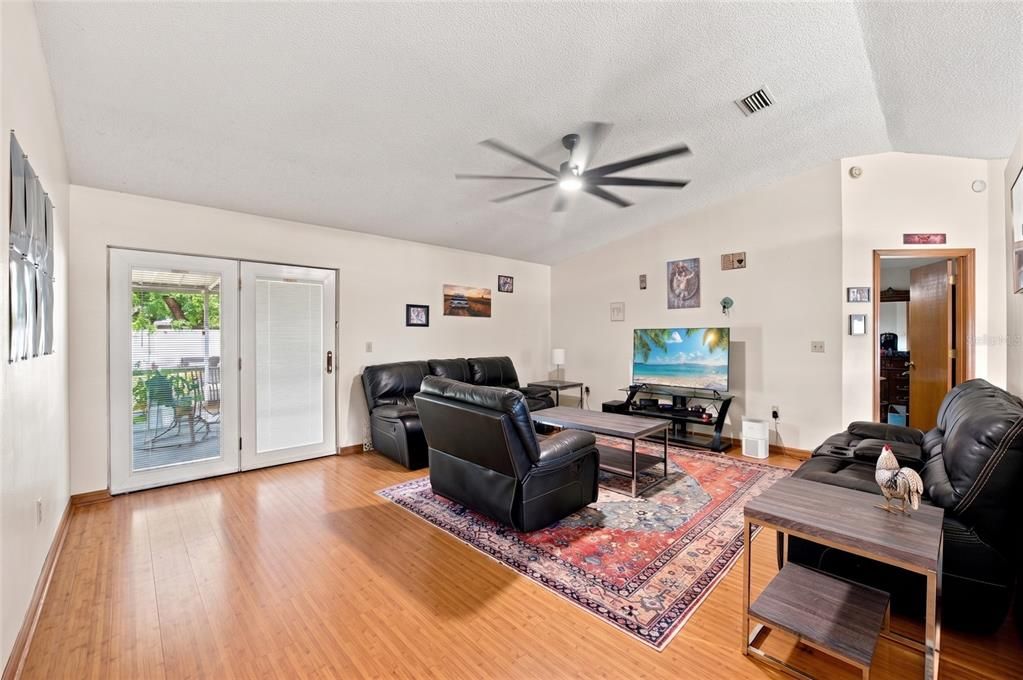 For Sale: $264,900 (3 beds, 2 baths, 1382 Square Feet)