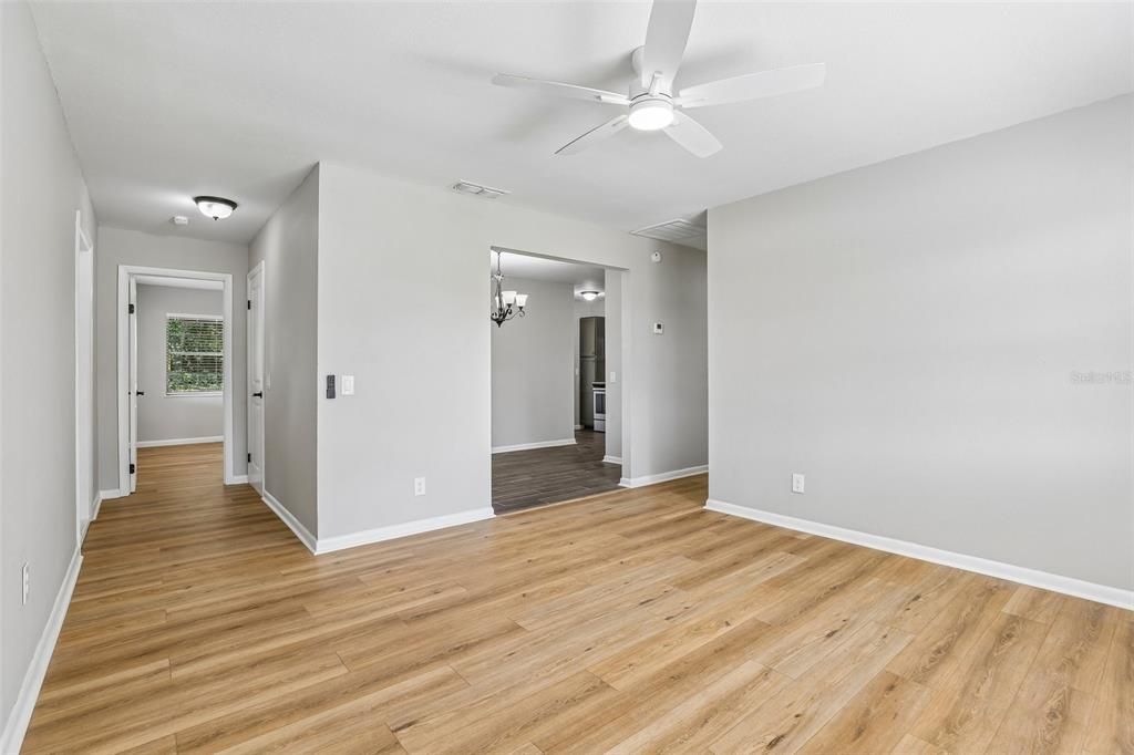 En Venta: $255,000 (4 camas, 2 baños, 1397 Pies cuadrados)