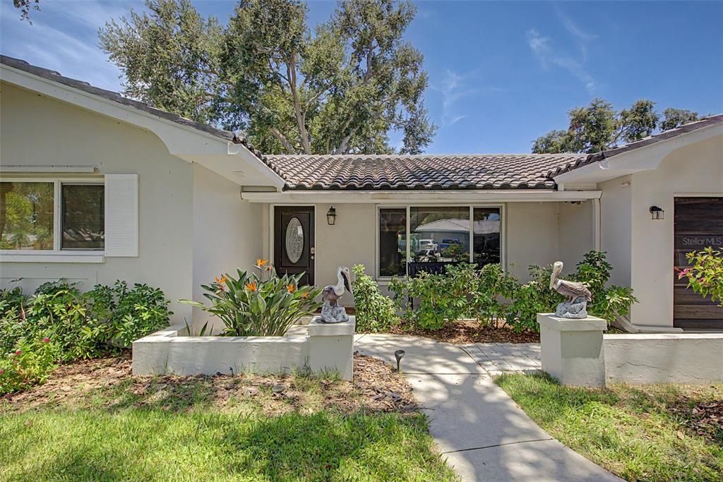 For Rent: $3,950 (2 beds, 2 baths, 1701 Square Feet)