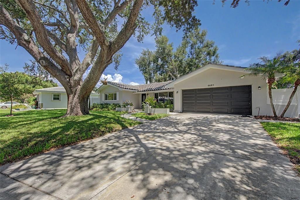 For Rent: $3,950 (2 beds, 2 baths, 1701 Square Feet)