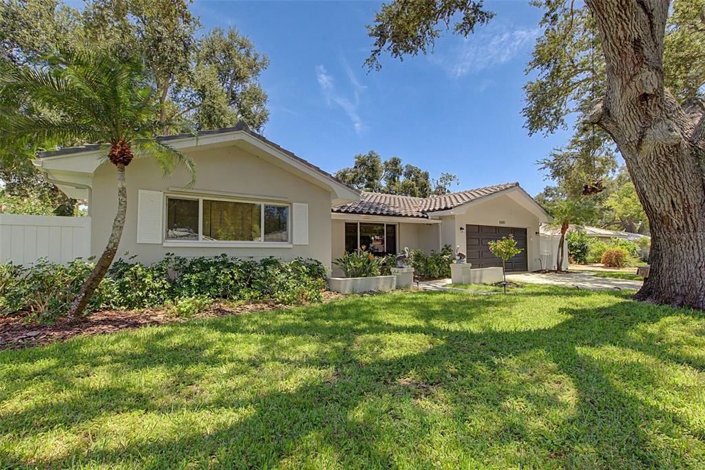 For Rent: $3,950 (2 beds, 2 baths, 1701 Square Feet)