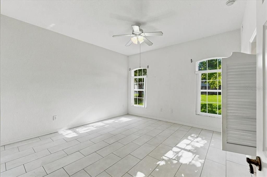 For Sale: $335,000 (3 beds, 2 baths, 2116 Square Feet)