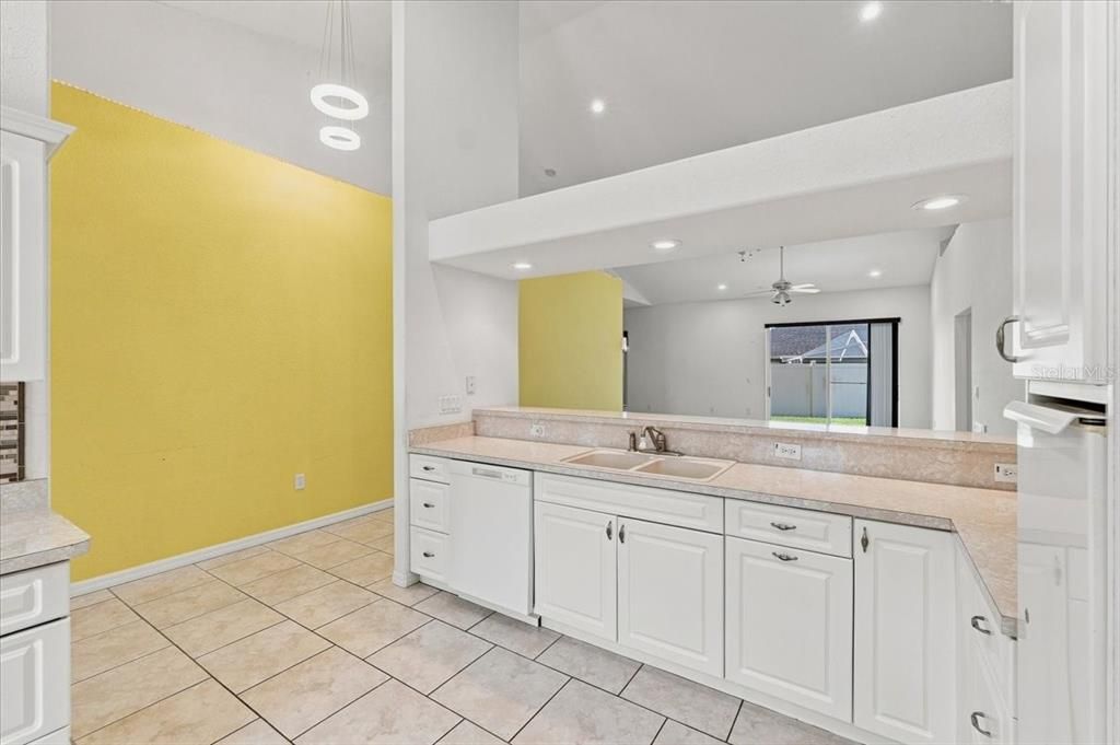 For Sale: $335,000 (3 beds, 2 baths, 2116 Square Feet)