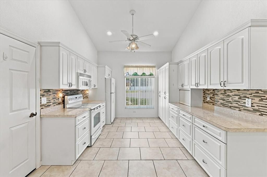 For Sale: $335,000 (3 beds, 2 baths, 2116 Square Feet)