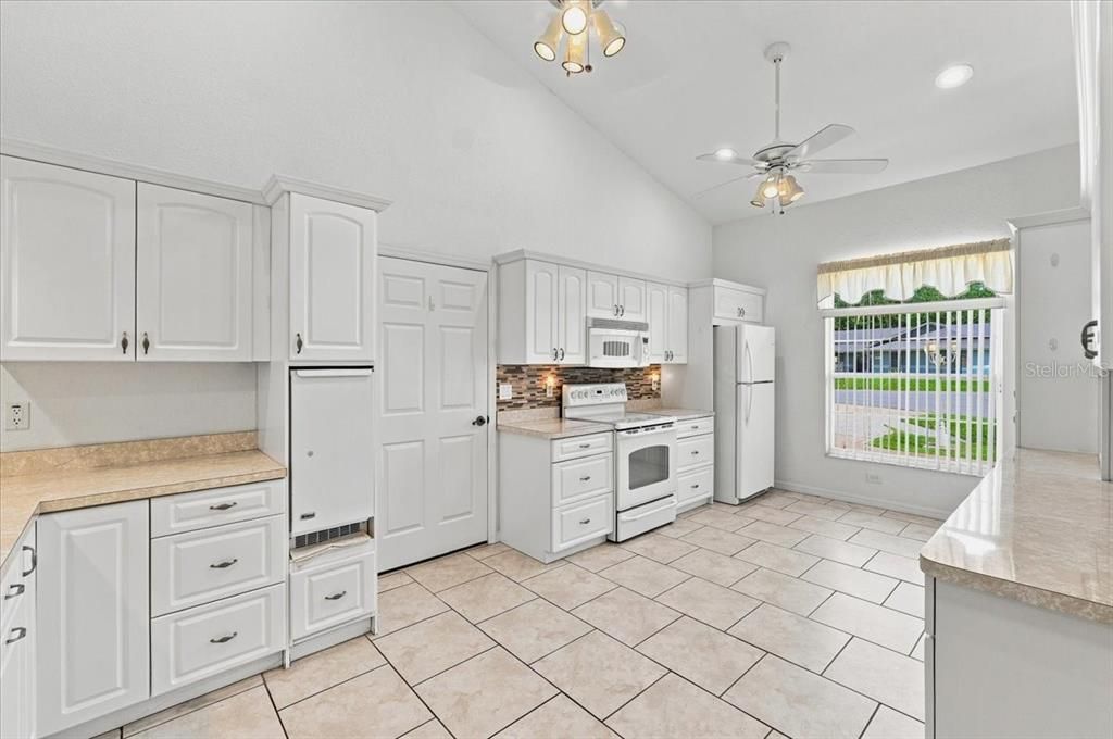 For Sale: $335,000 (3 beds, 2 baths, 2116 Square Feet)