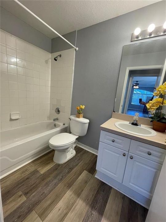 В аренду: $950 (1 спален, 1 ванн, 348 Квадратных фут)