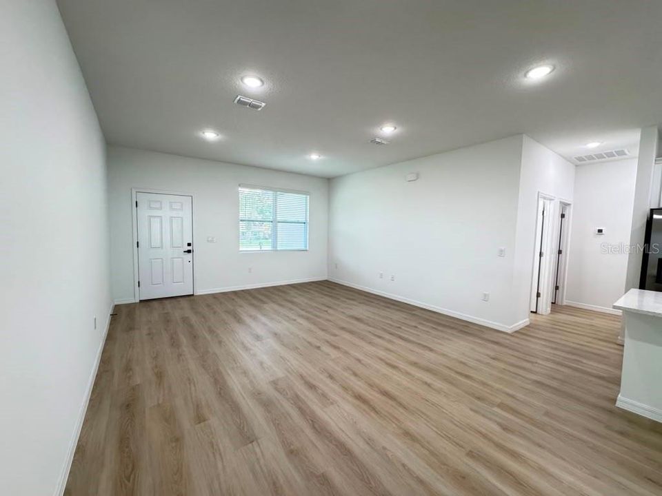 В аренду: $2,095 (4 спален, 2 ванн, 1708 Квадратных фут)