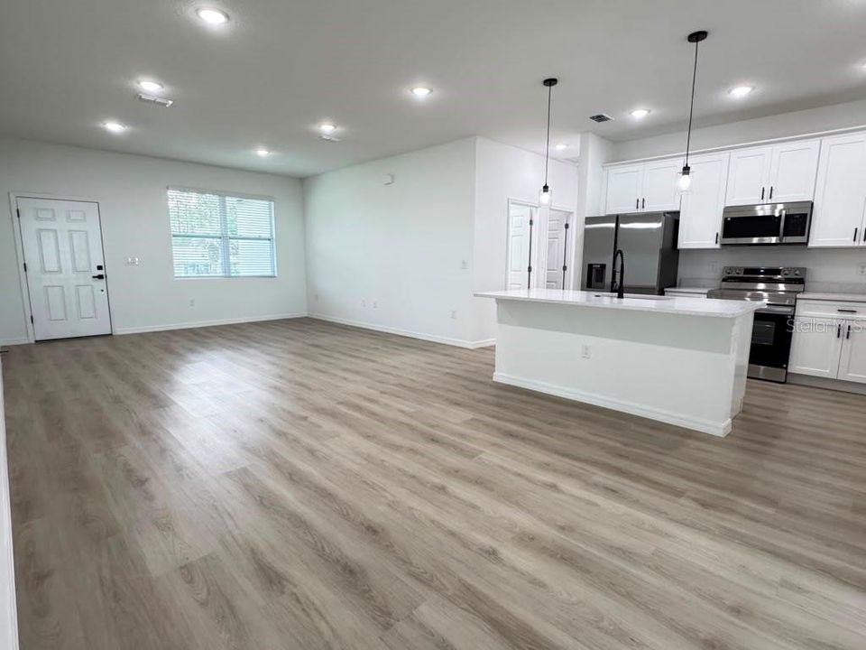 В аренду: $2,095 (4 спален, 2 ванн, 1708 Квадратных фут)