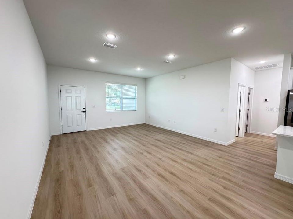 В аренду: $2,095 (4 спален, 2 ванн, 1708 Квадратных фут)