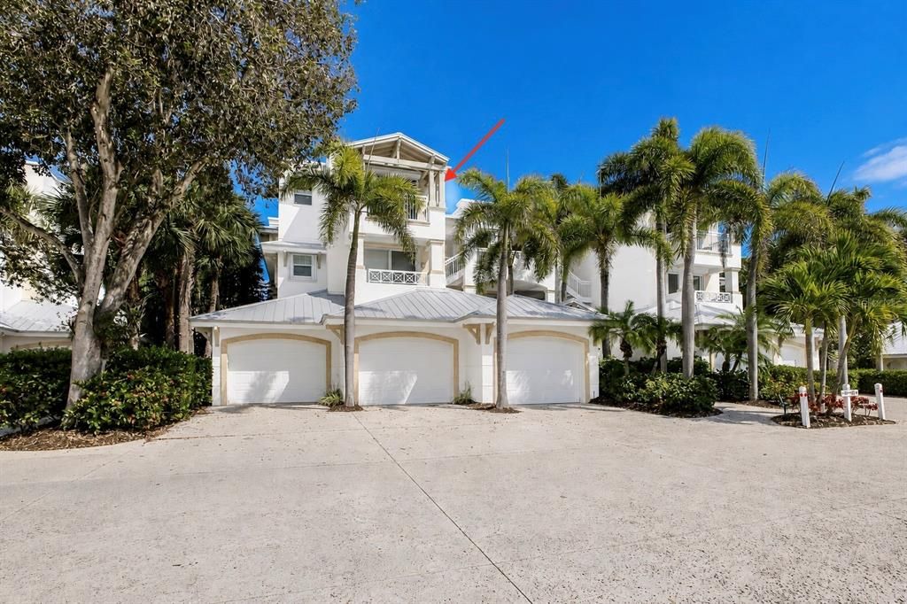 Vendido Recientemente: $4,300,000 (4 camas, 4 baños, 2700 Pies cuadrados)