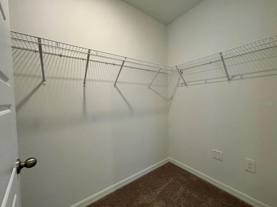For Rent: $2,090 (4 beds, 2 baths, 1665 Square Feet)