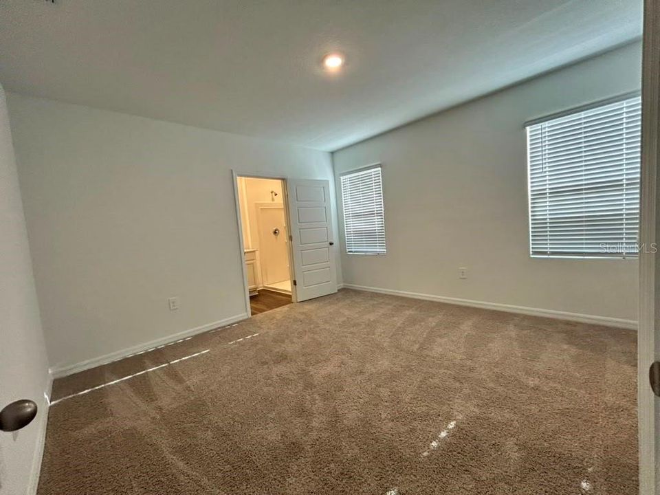 For Rent: $2,090 (4 beds, 2 baths, 1665 Square Feet)