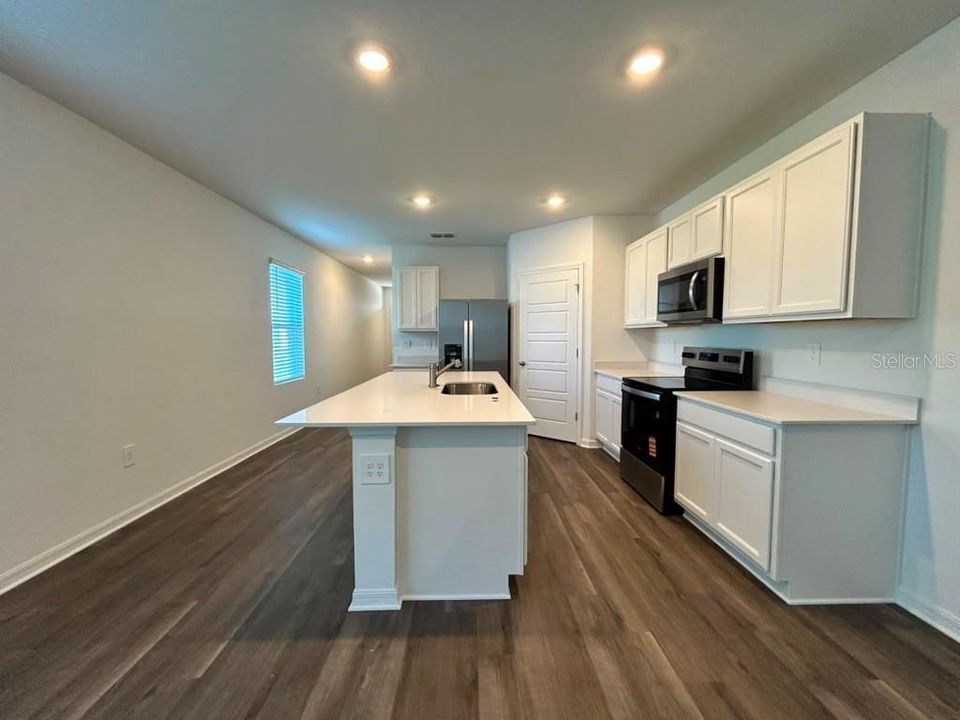 For Rent: $2,090 (4 beds, 2 baths, 1665 Square Feet)