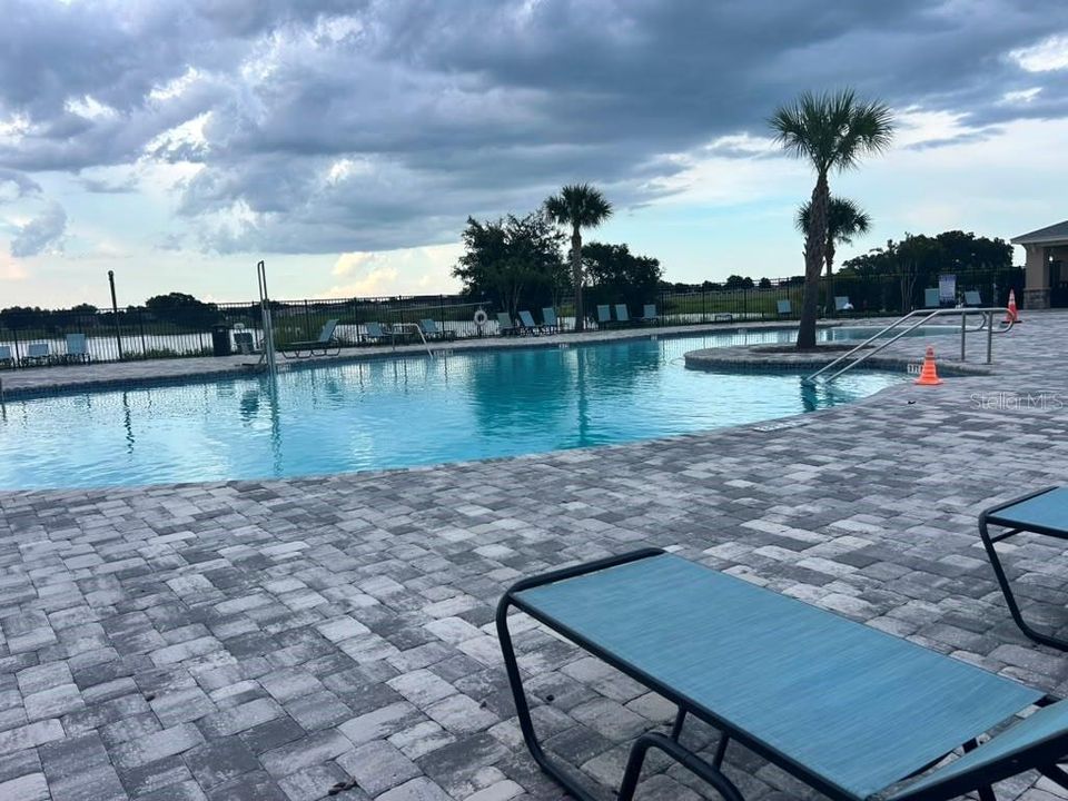 For Rent: $2,090 (4 beds, 2 baths, 1665 Square Feet)