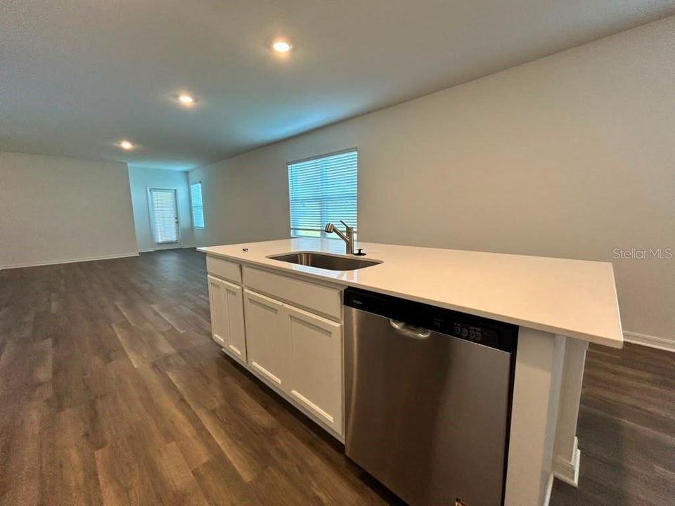 For Rent: $2,090 (4 beds, 2 baths, 1665 Square Feet)