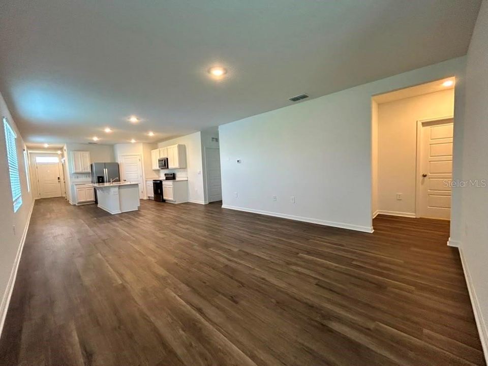 For Rent: $2,090 (4 beds, 2 baths, 1665 Square Feet)
