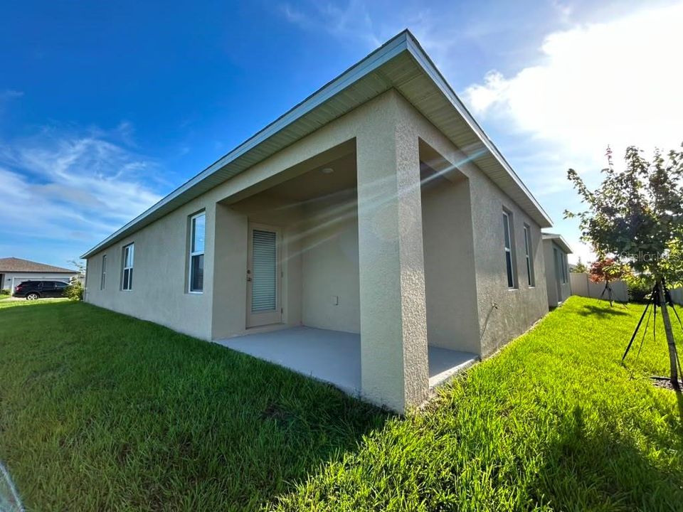 For Rent: $2,090 (4 beds, 2 baths, 1665 Square Feet)