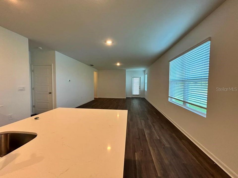 For Rent: $2,090 (4 beds, 2 baths, 1665 Square Feet)