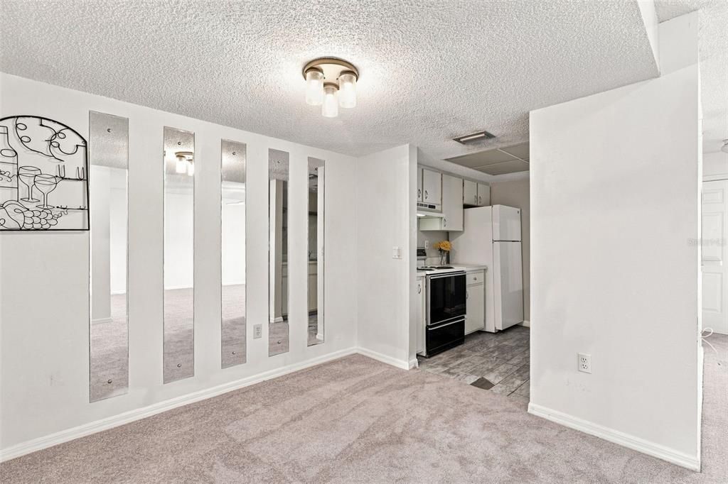 For Sale: $100,000 (2 beds, 2 baths, 1046 Square Feet)