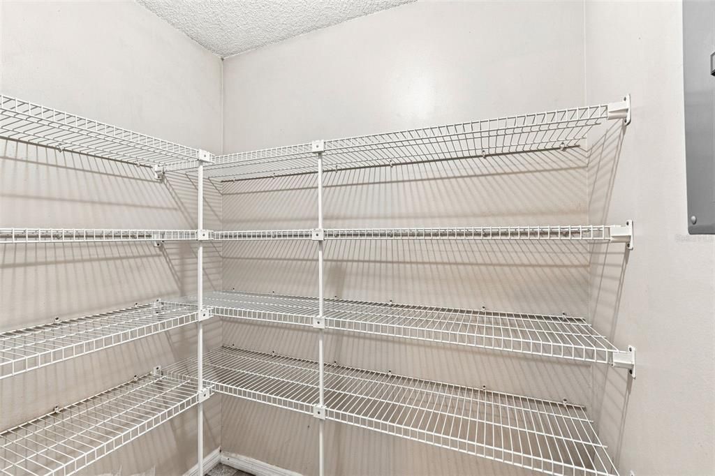 For Sale: $100,000 (2 beds, 2 baths, 1046 Square Feet)