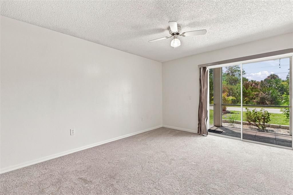 For Sale: $100,000 (2 beds, 2 baths, 1046 Square Feet)