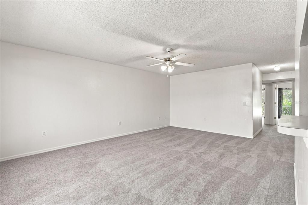For Sale: $100,000 (2 beds, 2 baths, 1046 Square Feet)