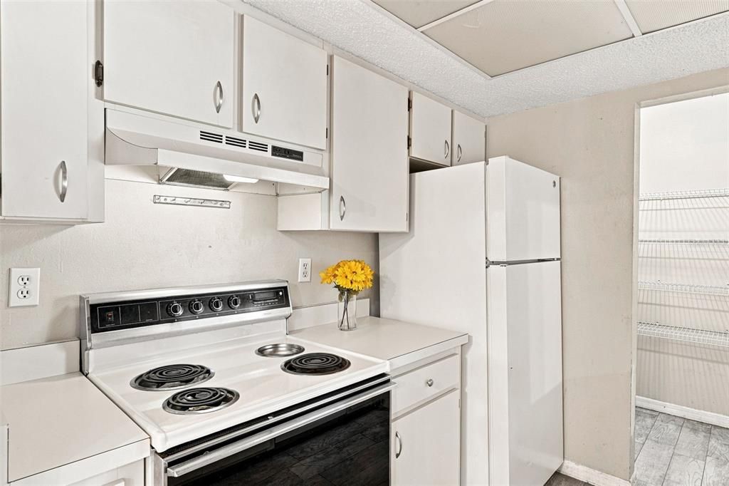 For Sale: $100,000 (2 beds, 2 baths, 1046 Square Feet)