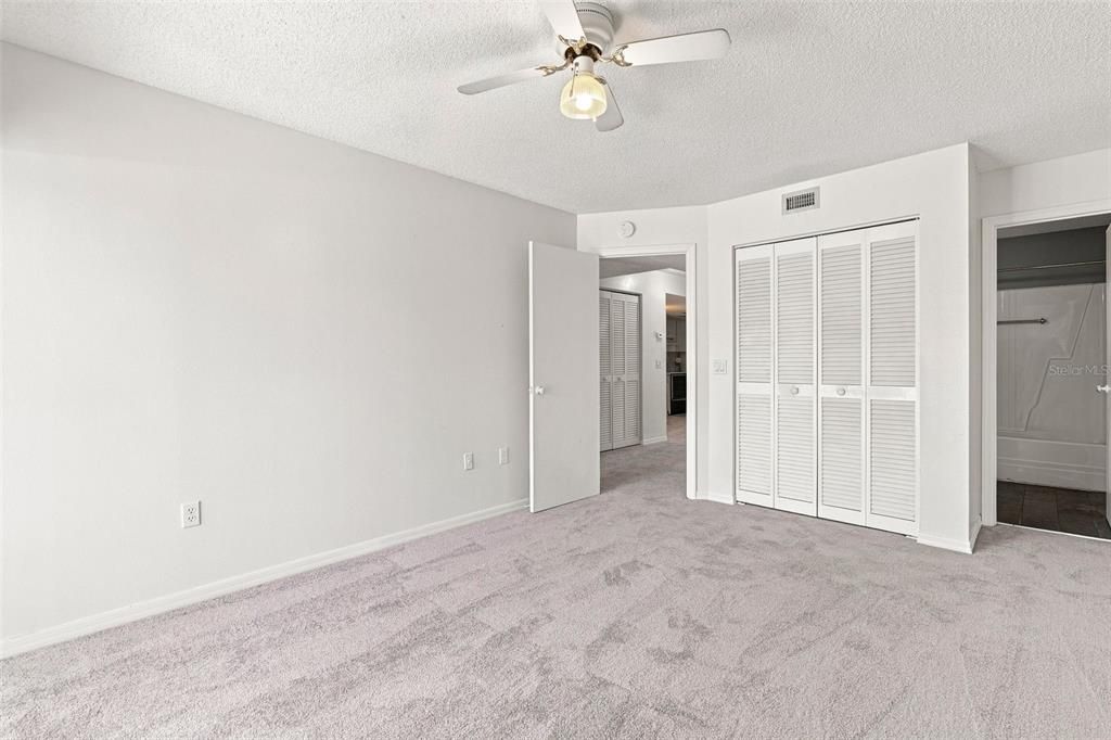 For Sale: $100,000 (2 beds, 2 baths, 1046 Square Feet)
