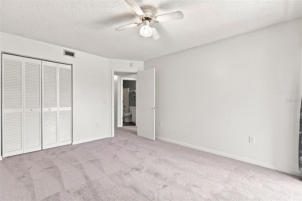 For Sale: $100,000 (2 beds, 2 baths, 1046 Square Feet)