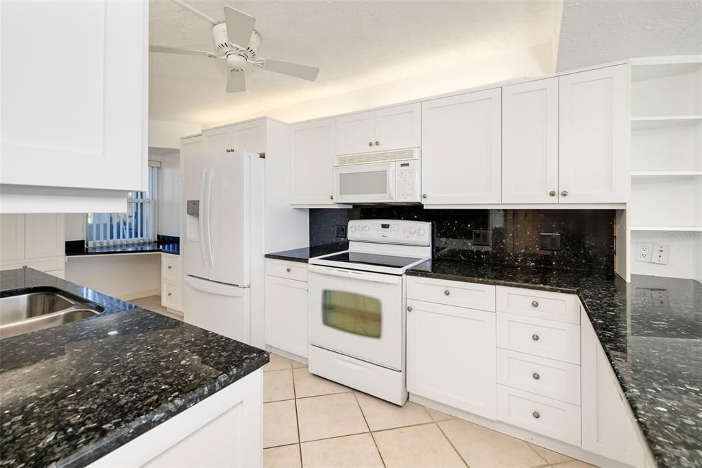 For Sale: $874,900 (2 beds, 2 baths, 1282 Square Feet)