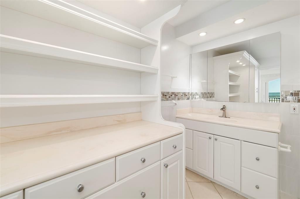 For Sale: $874,900 (2 beds, 2 baths, 1282 Square Feet)