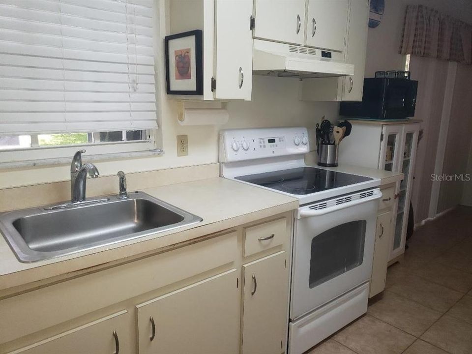 For Rent: $1,200 (2 beds, 2 baths, 840 Square Feet)
