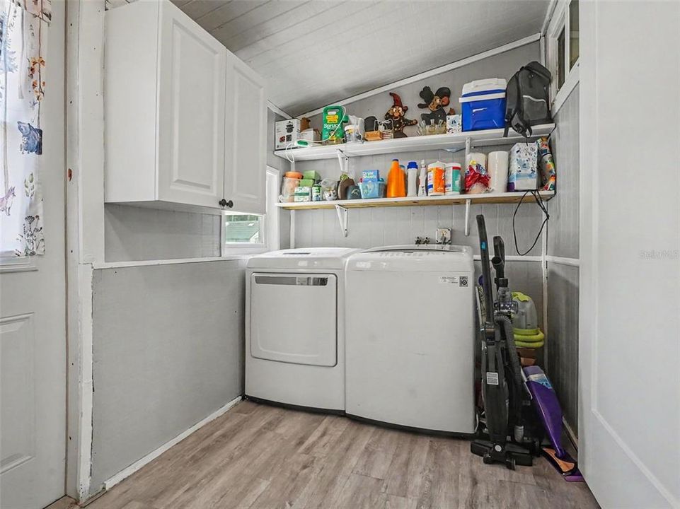 For Sale: $329,900 (3 beds, 2 baths, 1488 Square Feet)