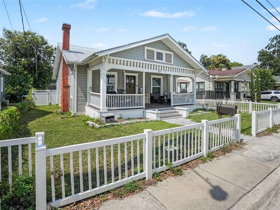 For Sale: $329,900 (3 beds, 2 baths, 1488 Square Feet)