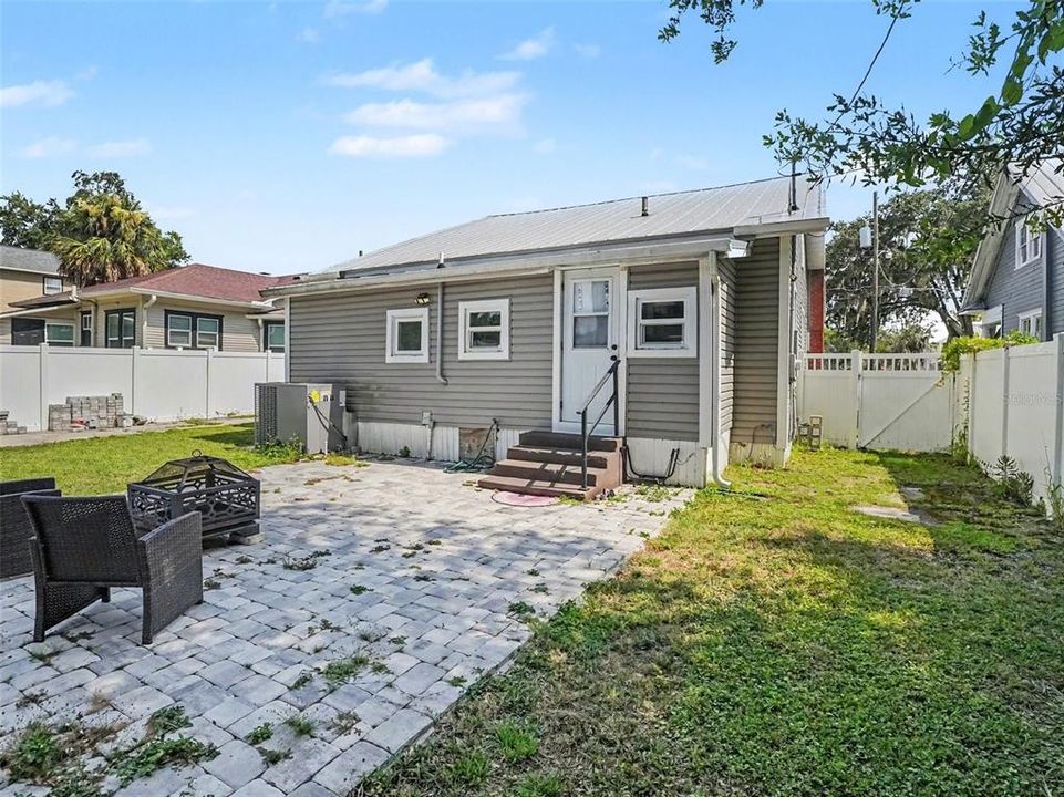 For Sale: $329,900 (3 beds, 2 baths, 1488 Square Feet)