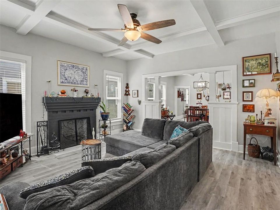 For Sale: $329,900 (3 beds, 2 baths, 1488 Square Feet)