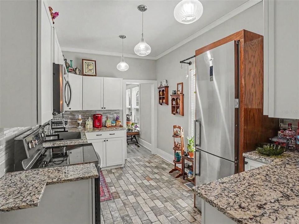 For Sale: $329,900 (3 beds, 2 baths, 1488 Square Feet)