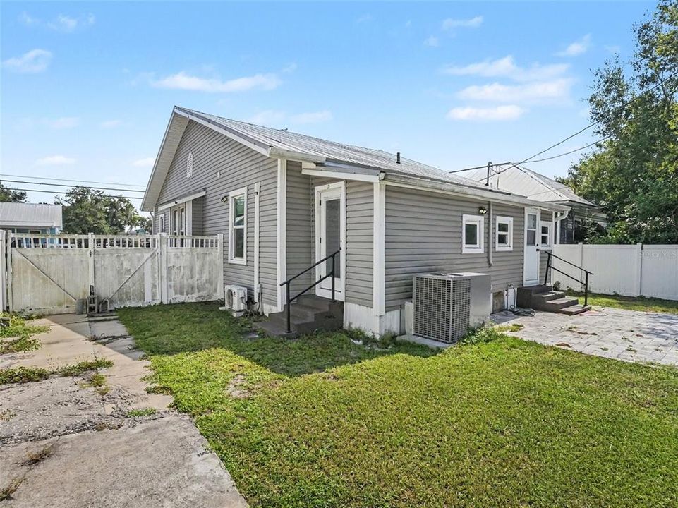 For Sale: $329,900 (3 beds, 2 baths, 1488 Square Feet)