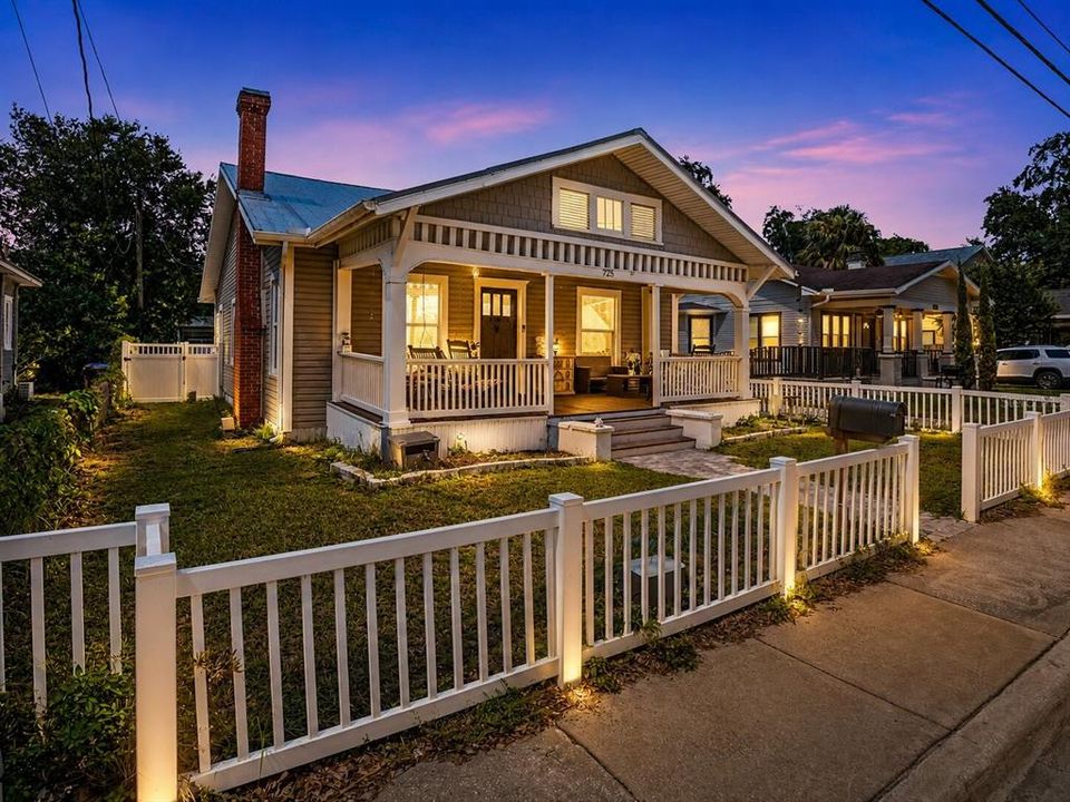 For Sale: $329,900 (3 beds, 2 baths, 1488 Square Feet)