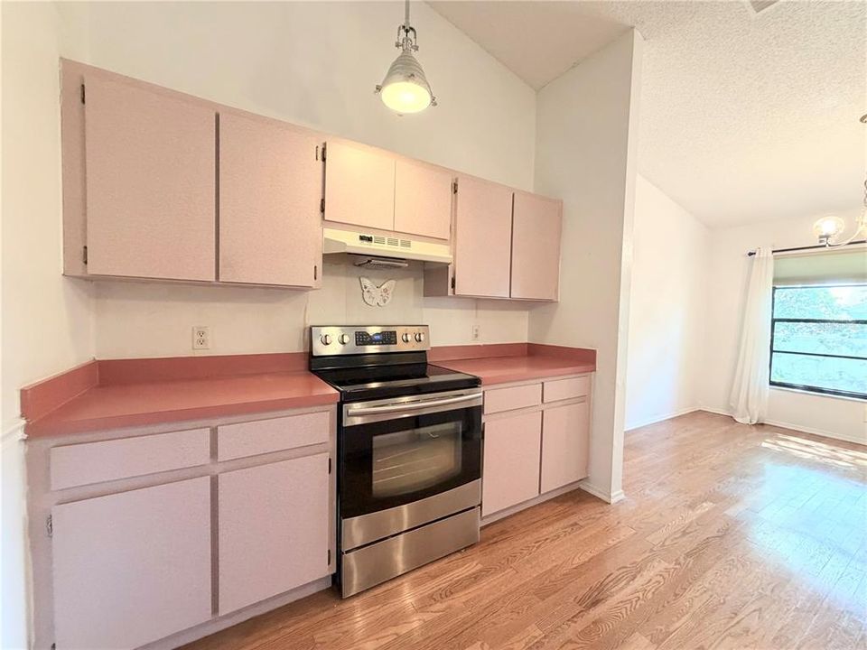 На продажу: $199,000 (2 спален, 2 ванн, 1149 Квадратных фут)