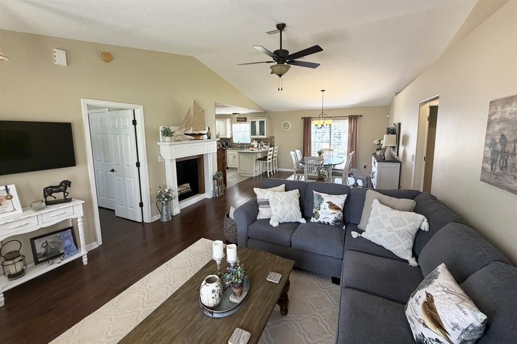 For Sale: $339,500 (3 beds, 2 baths, 1749 Square Feet)