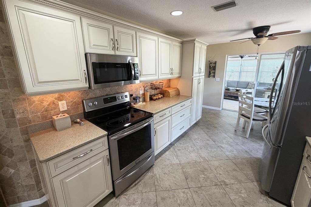 For Sale: $339,500 (3 beds, 2 baths, 1749 Square Feet)