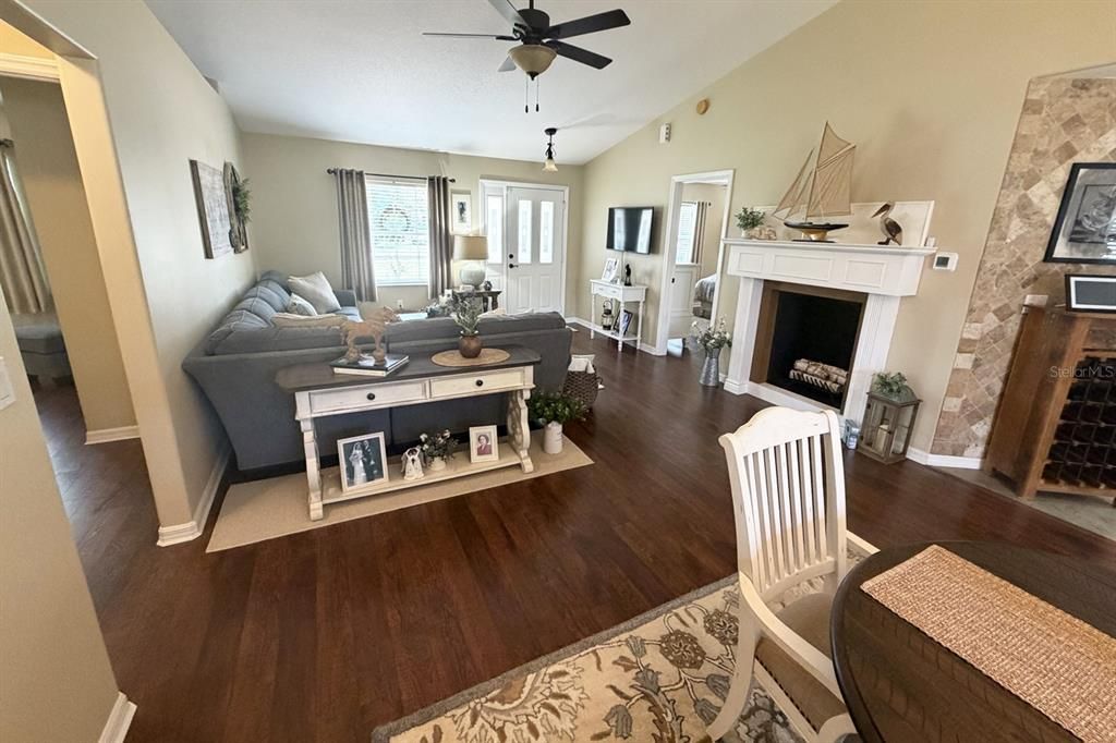 For Sale: $339,500 (3 beds, 2 baths, 1749 Square Feet)