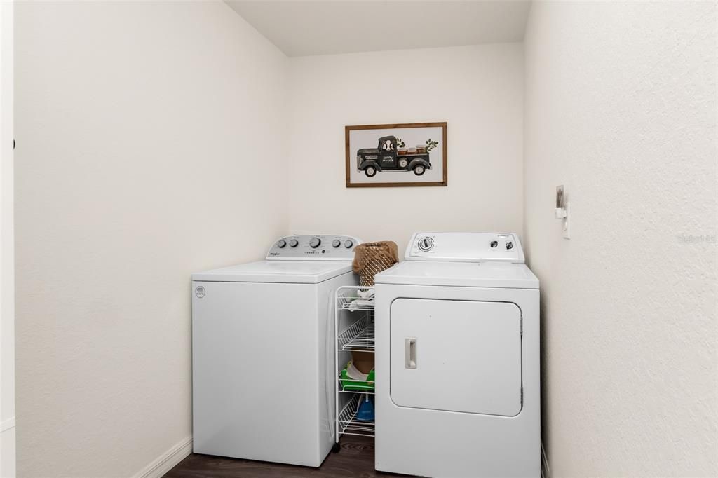 For Sale: $299,000 (3 beds, 2 baths, 1474 Square Feet)