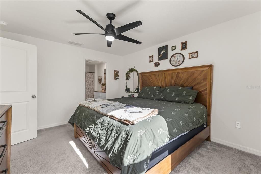 For Sale: $299,000 (3 beds, 2 baths, 1474 Square Feet)