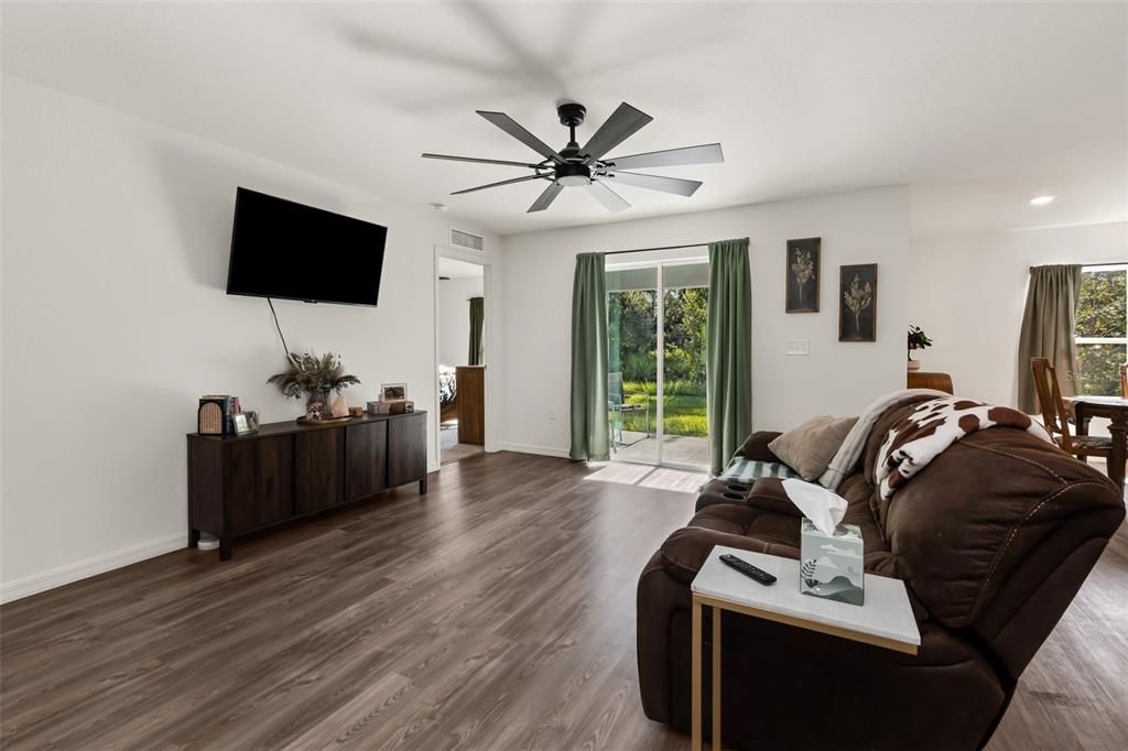 For Sale: $299,000 (3 beds, 2 baths, 1474 Square Feet)