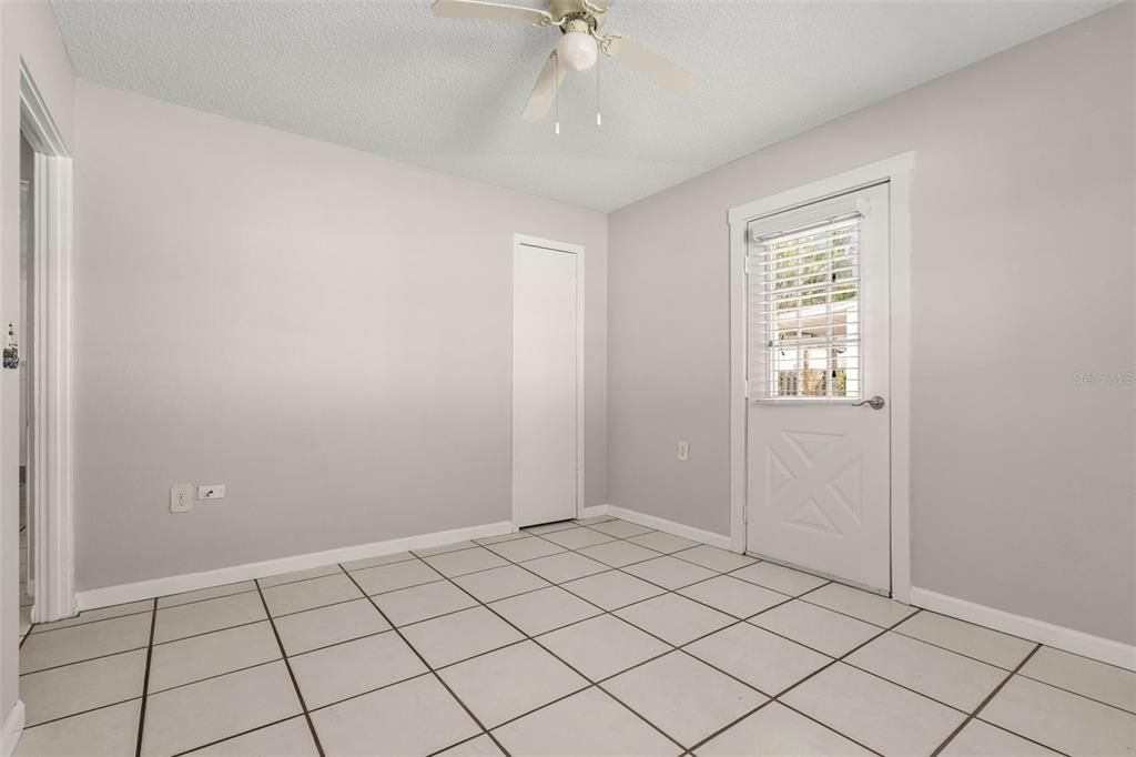 For Sale: $328,800 (3 beds, 2 baths, 1371 Square Feet)