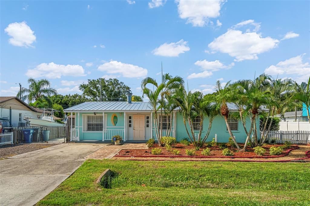 For Sale: $328,800 (3 beds, 2 baths, 1371 Square Feet)