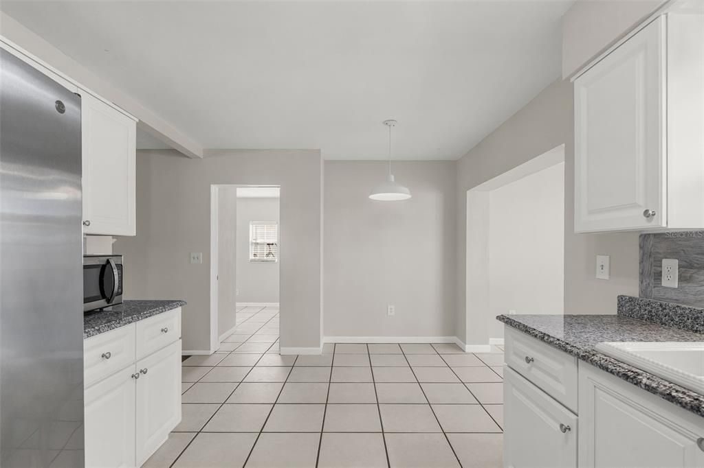 For Sale: $328,800 (3 beds, 2 baths, 1371 Square Feet)
