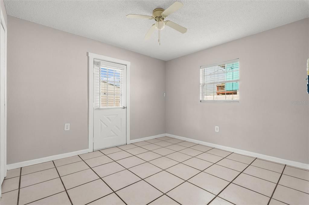 For Sale: $328,800 (3 beds, 2 baths, 1371 Square Feet)